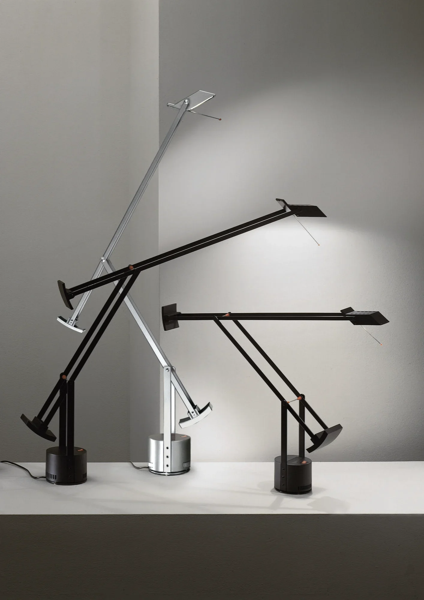 Artemide Tizio Schreibtischleuchte LED schwarz