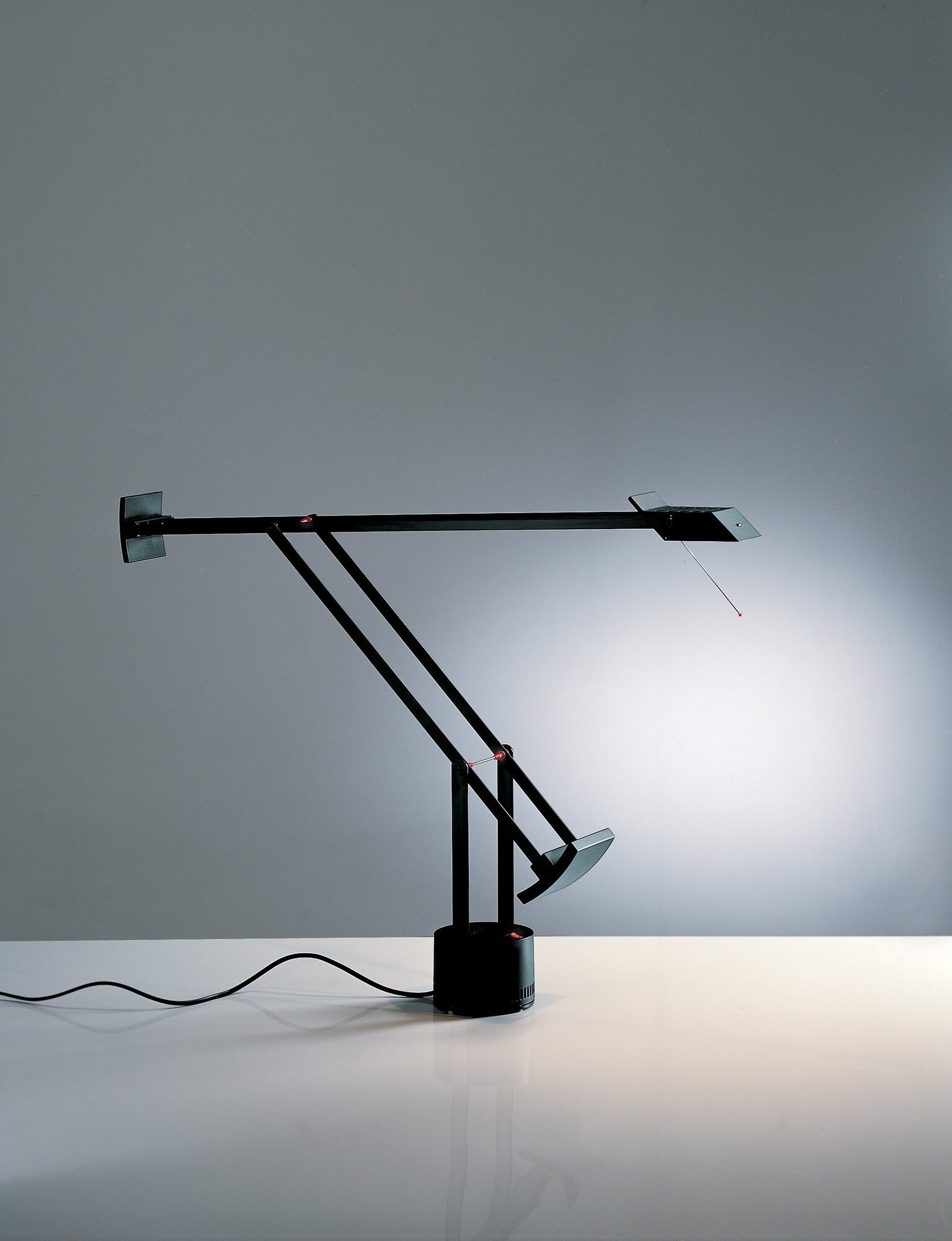 Artemide Tizio Schreibtischleuchte LED schwarz