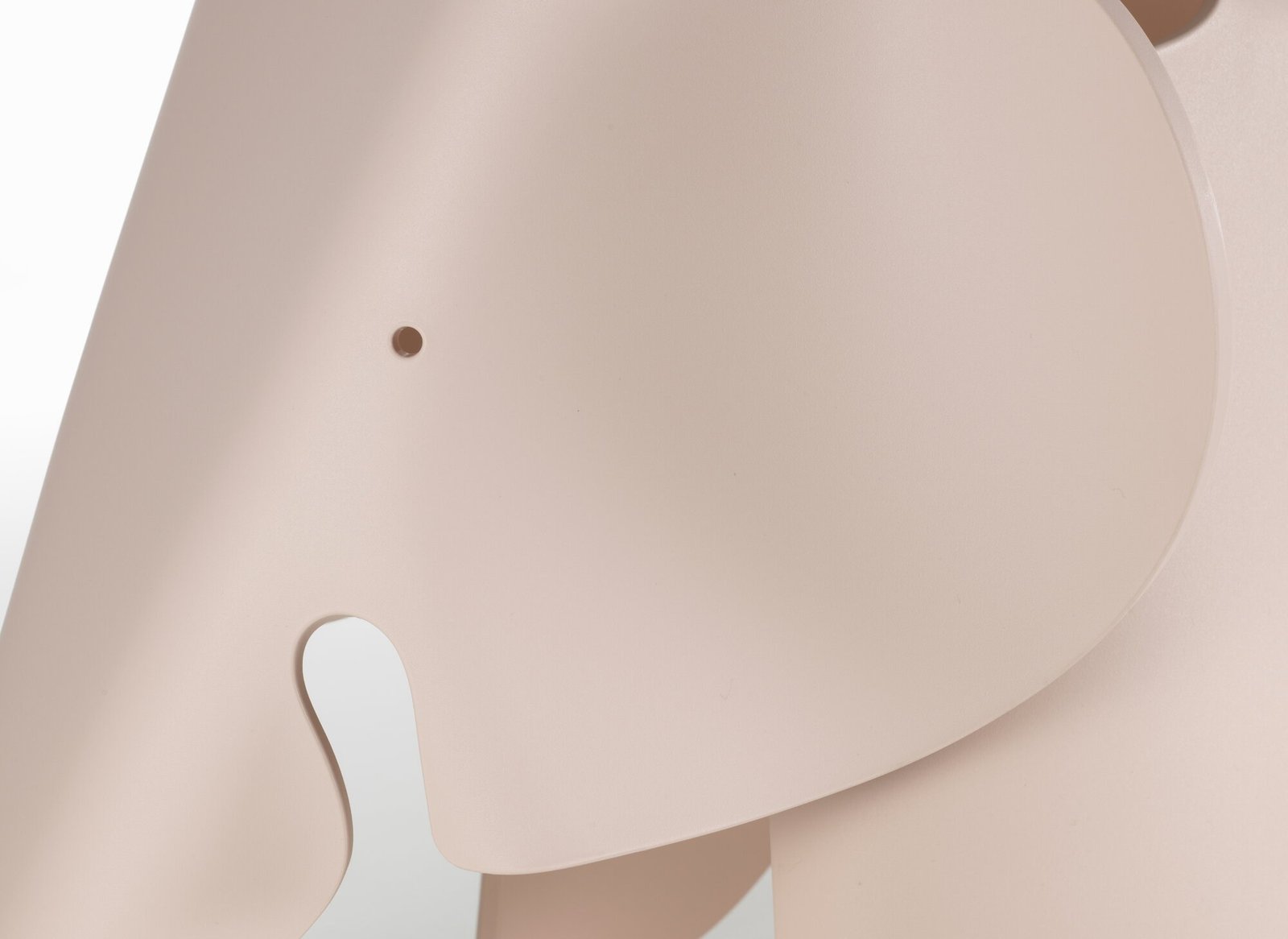 Vitra Eames Elephant Pale Rose recycelt